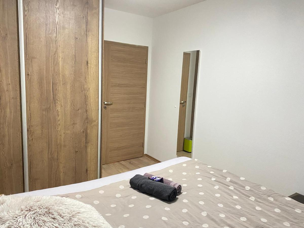 日利纳Apartman Slnecna Terasa S Vlastnym Parkovanim Na 2 Auta公寓 外观 照片